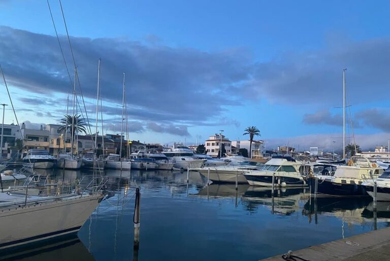 anochece empuriabrava