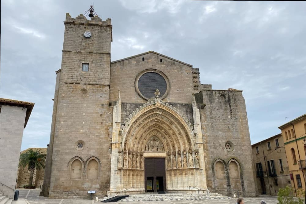 Iglesia Castello d'empuries Girona Costa Brava